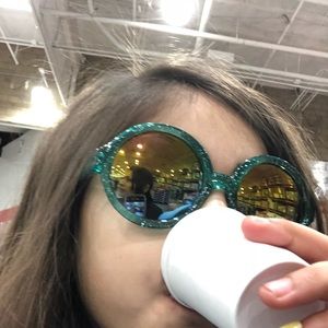 Meet your Posher, Ro